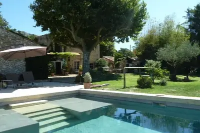 Image de Au pied du Luberon, Authentique Mas du XVIIIème s. en pierres avec piscine