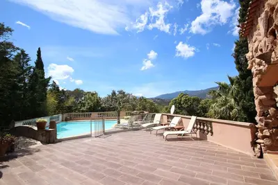 Image de Maison de caractère climatisée, avec piscine