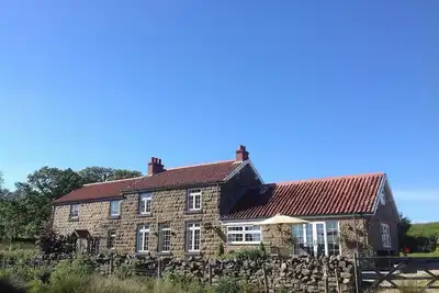 Image de Ferme de 6 chambres, Goathland. Propre baignoire baignoire.