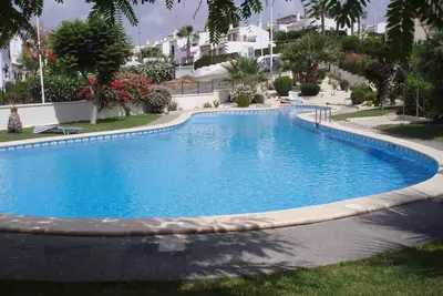 Villa immaculée bien équipée avec une connexion Wi-Fi gratuite et une belle piscine commune