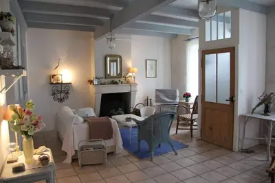 Image de Maison de charme à l'île de Ré, au centre d'un village typique. \nRed 14 jours