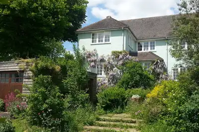 Image de Charmante maison de famille dans le village au nord de Chichester