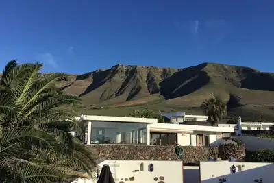 Image de Hébergement spacieux et moderne avec piscine chauffée toute l'année et des vues spectaculaires