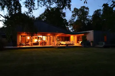 Image de Grand espace à la campagne avec piscine