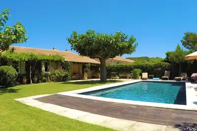 Image de Maison - entièrement climatisée- avec piscine à Saint-Rémy de Provence