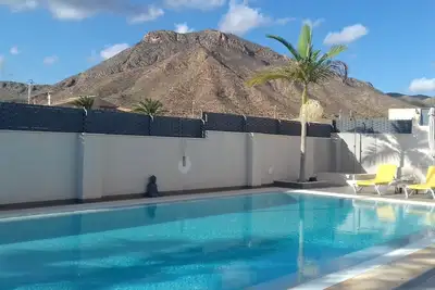 Image de Penthouse de luxe sur Villa - Vue sur la mer et la plage en face.