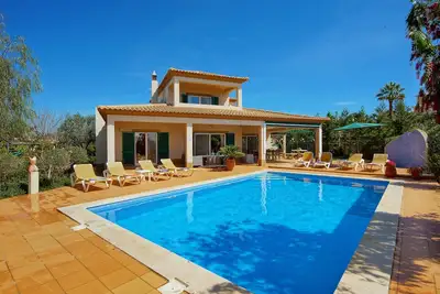 Image de Villa de Prestige, 6 adultes, 3 enfants 2 bébés, Piscine Chauffée, une aire de jeux, Mer