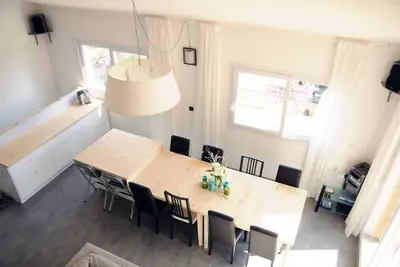 Image de Maison provençale, intérieur contemporain, magnifique vue sur l'étang