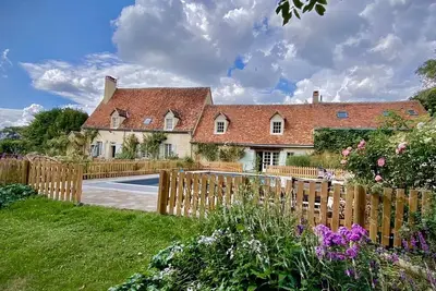 Image de Maison de famille 7 chambres avec Tennis\/piscine proche du golf de bellême