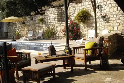 Image de Maison de campagne avec grande piscine et vue imprenable. Près de la Iznajar historique