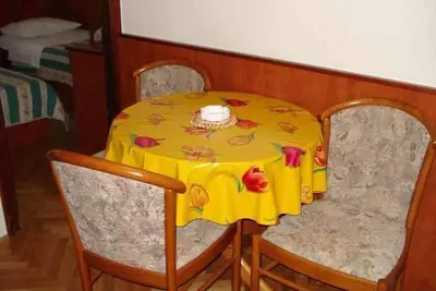 Image de Appartement de deux chambres avec air conditionné Lokva Rogoznica, Omis (A-14853-b)