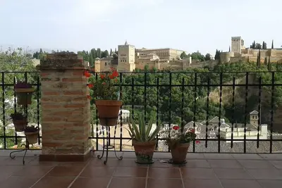 Image de La grande maison de vue. Grande terrasse avec vue imprenable sur l'Alhambra