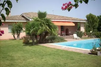 Image de Poggio Dei Pini: villa indépendante avec grand jardin et piscine