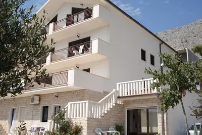 Image de Appartement de deux chambres avec air conditionné Lokva Rogoznica, Omis (A-14853-a)