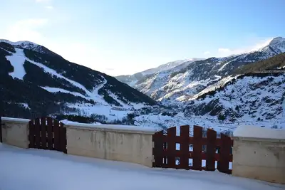 Image de Appartement avec vue sur la montagne, près des ascenseurs et à Soldeu Village