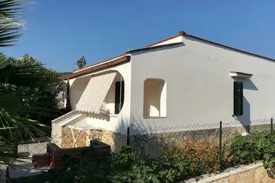 Image de Vacances Cottage n ° 6 Giovanna Disanti, entouré de verdure dans Gargano aVieste