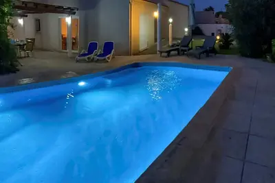 Image de Villa de plain pied - clim \/ Piscine \/ Jardin - Proche plages commerces restaurants