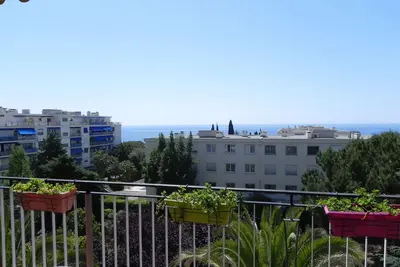 Image de Spacieux et lumineux appartement dans résidence avec piscine, vue mer et parc
