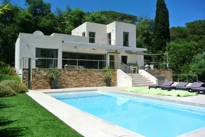 Image de Villa avec piscine privée en forêt Cadre