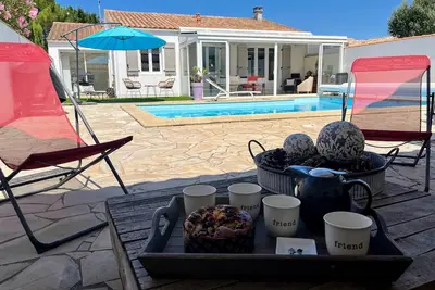 Image de Villa avec Piscine chauffée en saison - Bois-Plage au centre de l'île