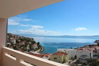 Image de 4 * Apt, vues fabuleuses, vélos, piscine, kayaks, à 300m de la plage et du centre de plongée de Trogir.