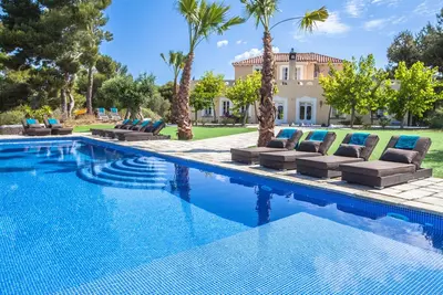 Image de Grand manoir (400 m²) avec piscine sur 145 hectares de terrain privé