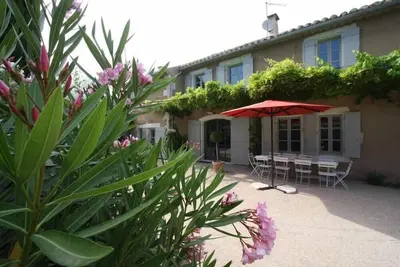 Image de Beau mas, 8 pers, climatisé, piscine, centre ville à pied