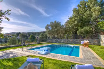 Image de Villa Balsam: Villa de luxe avec piscine privée, jardin et barbecue.