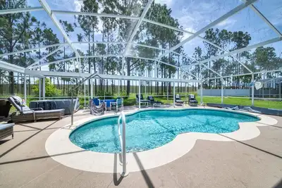 Image de Propriété privée sur un golf avec piscine, spa et salles de jeux