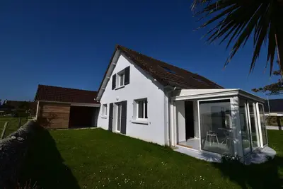 Image de Villa spacieuse à 80 M de la plage et base nautique, au calme, 12 personnes