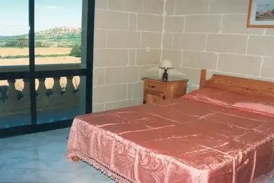 Image de Centre ville pourtant tout loin de tout appartement confortable