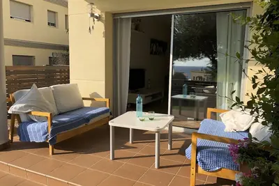 Image de Appartement grande terrasse vue mer, piscine communautaire et parking prive