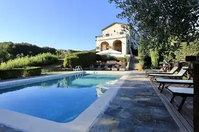 Villa de luxe avec piscine privée chauffée, vue imprenable et emplacement rural