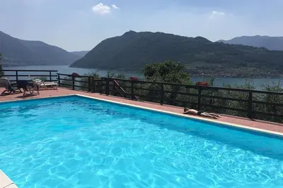 Image de Appartement de deux pièces dans résidence avec piscine et vue panoramique sur le lac à Sale Marasino