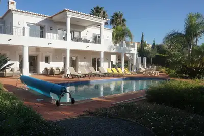 Image de Villa individuelle à Praia Da Luz, près de Lagos, ouest de l'Algarve, Portugal.
