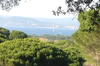 Image de Maison Saint-Tropez avec jardin vue sur baie, 15mn plage Ă pied