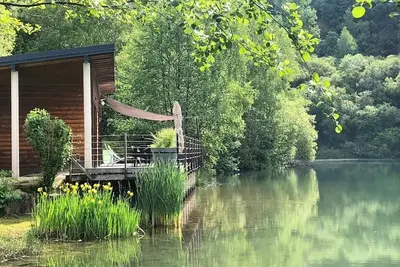 Image de Pour les amoureux de la nature, très beau gite avec sa terrasse sur pilotis.