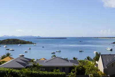 Face à la mer, magnifique villa contemporaine avec piscine et vue panoramique