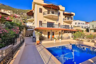 Image de Villa spacieuse avec piscine privée et vue panoramique sur la baie et ses îles