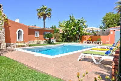 Image de Fantastic for Family Gatherings, Optional Pool Heating, Free Air Con. & Wifi