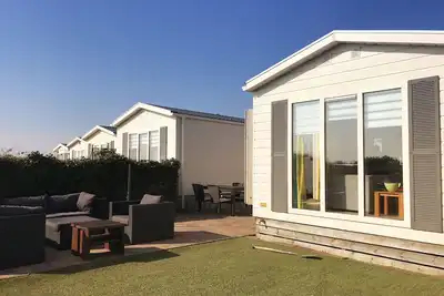 Image de Chalet de luxe au bord des dunes Ă distance de marche de la plage