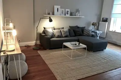 Image de Appartement ancien de luxe récemment rénové au centre de la gare centrale de Hambourg - St. Georg