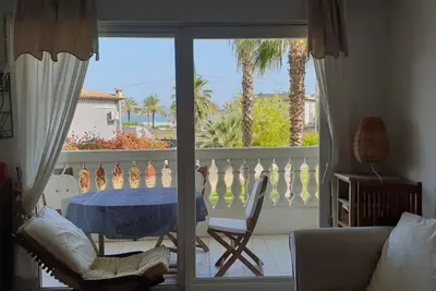 Image de Provence modern 3 rooms seaview apartment on the beach. Air conditioned. Parking