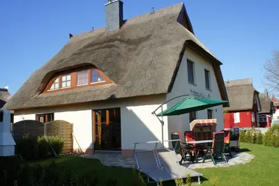 Image de Maison de vacances 'Glowe Rügen' avec jardin, terrasse, chaise de plage, sauna, Wi-Fi