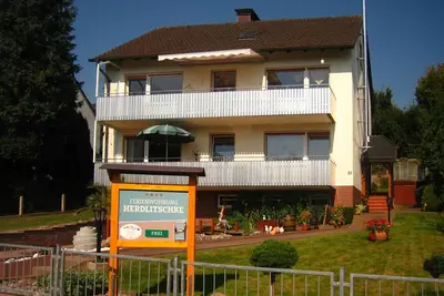 Image de Grand calme et confortable appartement 4 étoiles dans la station thermale Polle rivière Weser