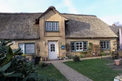 Image de Cet étang du village de vacances à Reetdachhaus Ostenfeld / Husum