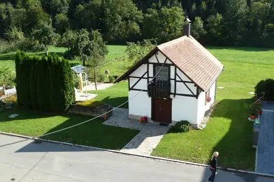 Image de Vacances dans votre propre maison, pièce unique de bijoux avec votre propre jardin