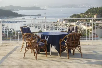 Image de Appartement avec grande terrasse panoramique, piscine et tennis dans le complexe résidentiel