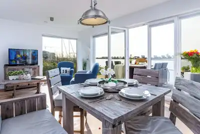 Image de Nouveau appartement design est sur l'eau avec sauna, jacuzzi, plage priv��e