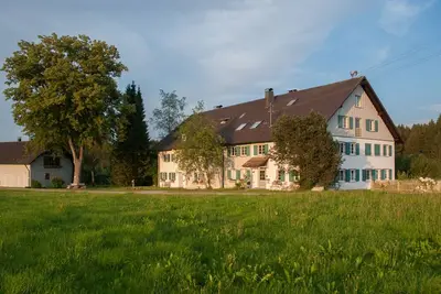 Image de Appartement spacieux dans un endroit calme et isolé, grand balcon et jardin